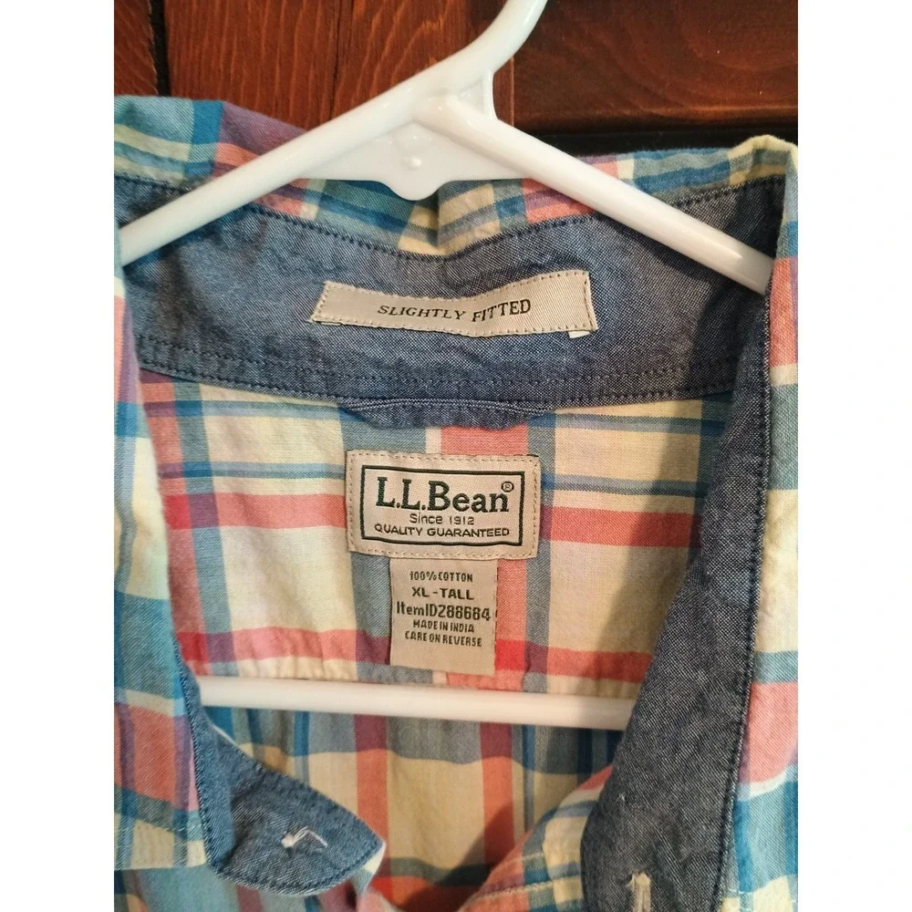 LL Bean Slightly Fitted Men's XL Tall Button Up Short Sleeve Plaid Blue Shirt
